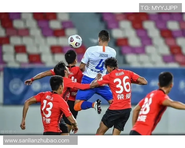 世界杯焦点战曼联与波尔图0比0乌龙球引发全场热议战术解析