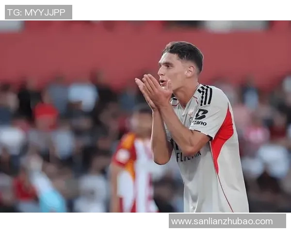 意甲历史冷门曼联逆转本菲卡乌龙球瞬间引爆全场激情