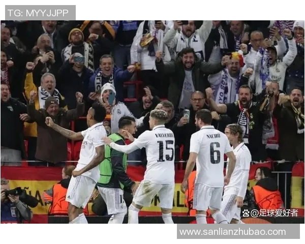 足总杯激战曼联与皇马平局帽子戏法引发争议判罚全场沸腾 足总杯激战曼联与皇马平局帽子戏法引发争议判罚全场沸腾